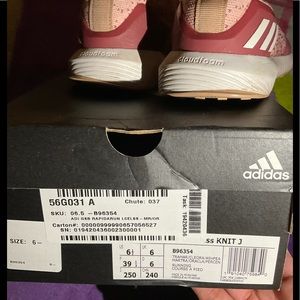 Adidas shoes selling it a size 6